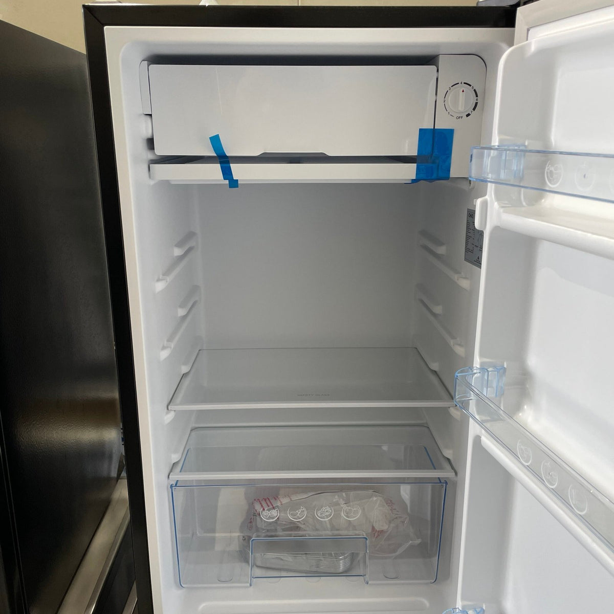 CHiQ CRSR090DB1 90L Retro Bar Fridge – Black | Factory Second | 12 Month Warranty image 1