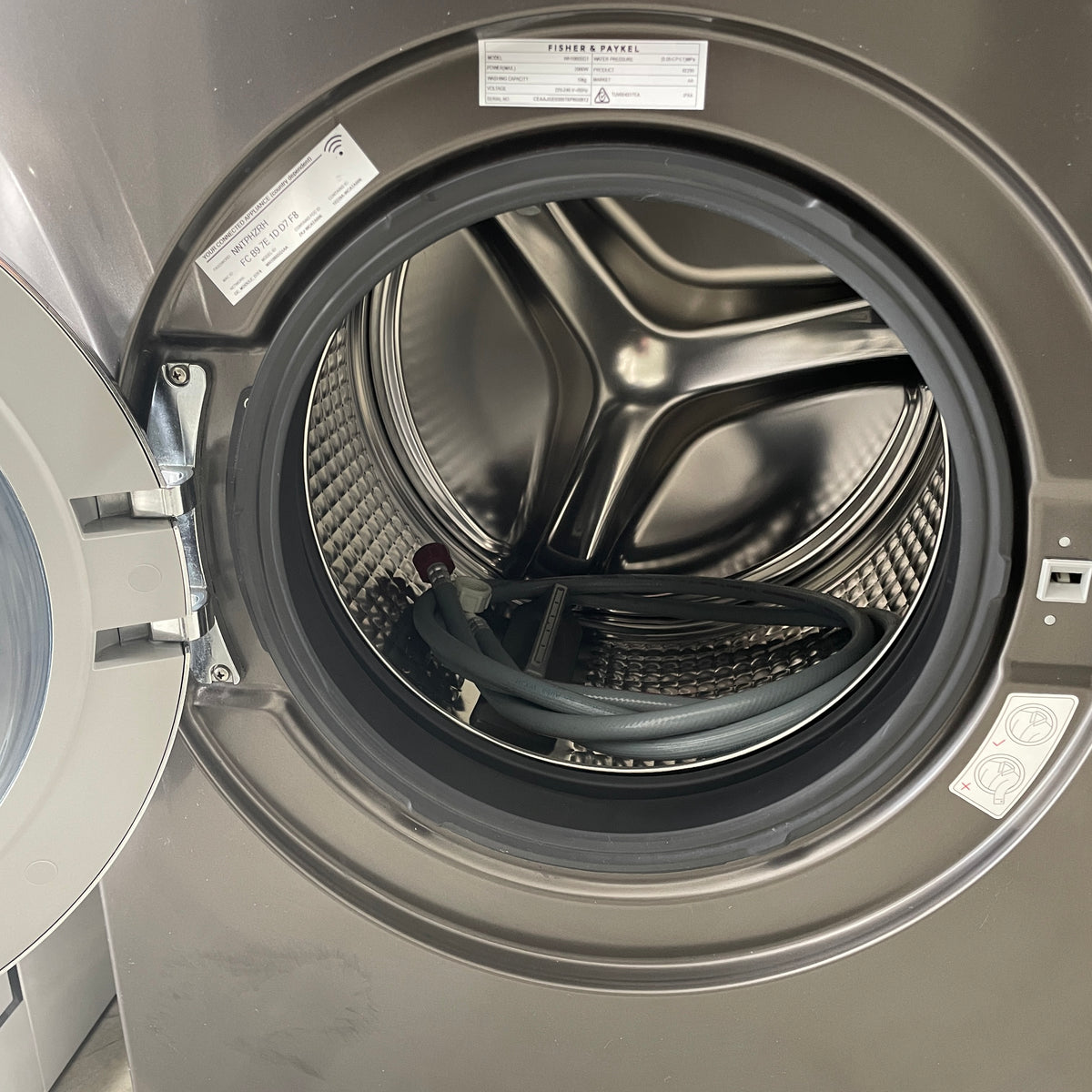 Fisher & Paykel 10kg Front Load Washing Machine WH1060SG1 – Series 9, Steam Refresh, Auto Dose & 1400 RPM | Refurbished