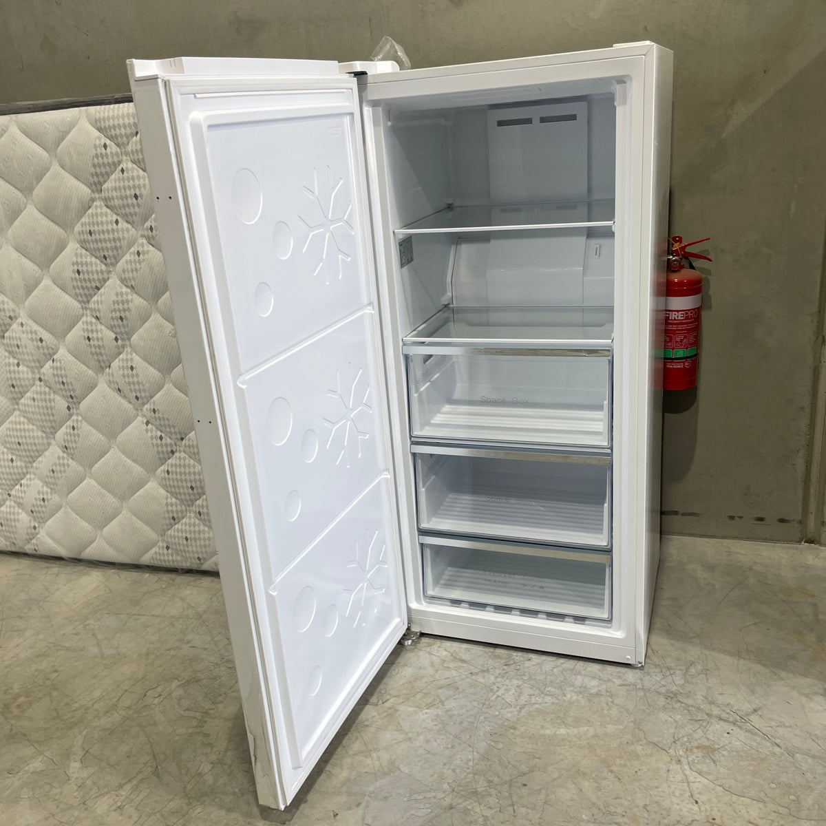 CHiQ 311L Vertical Hybrid Freezer CSH311NWL3 – Hybrid Fridge/Freezer, Frost Free & Inverter | Near New