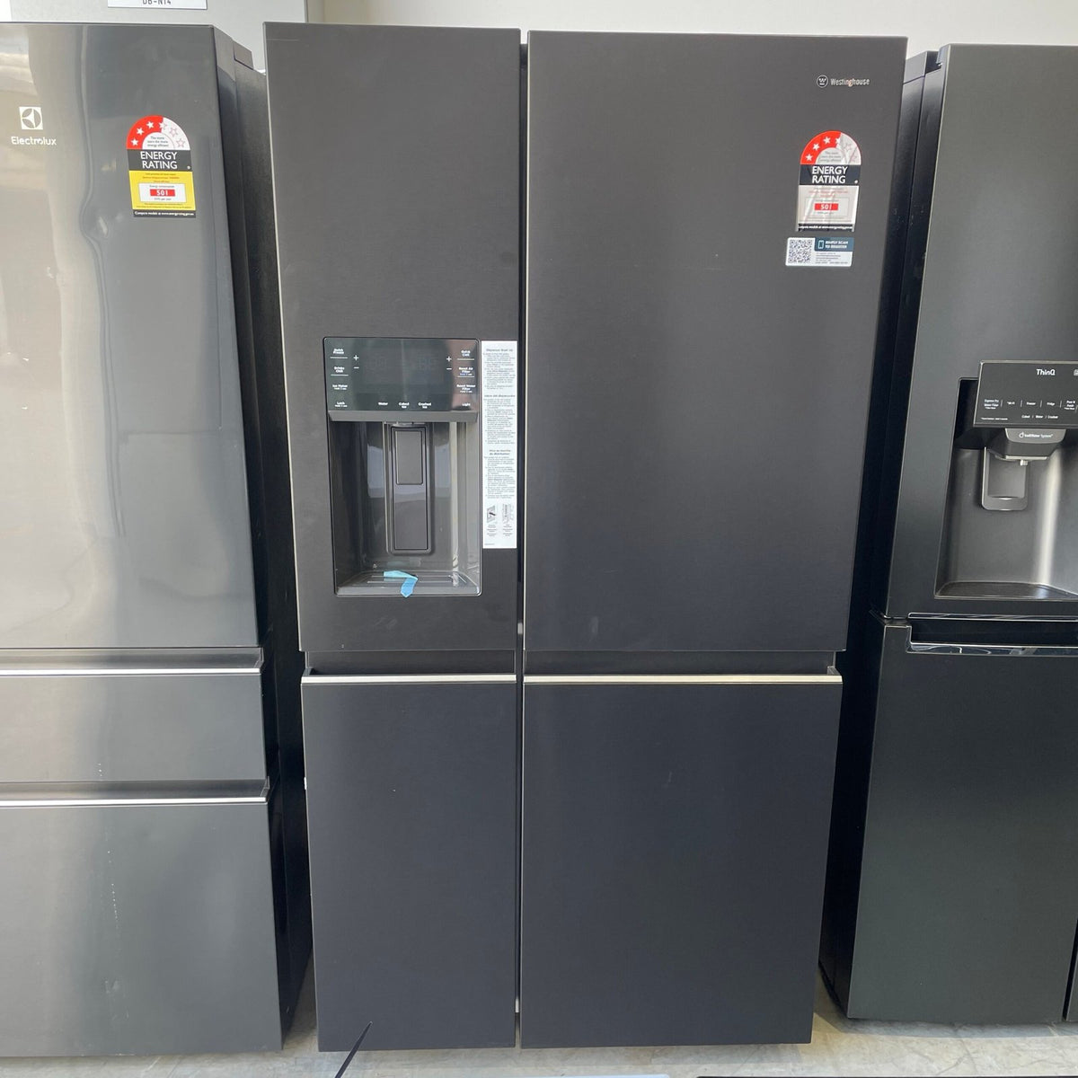 Westinghouse 609L Quad Door French Door Refrigerator – Matte Black image 0