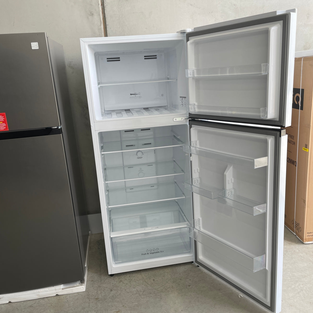 Hisense HRTF424 424L Top Mount Refrigerator – White, 4-Star Energy Rating