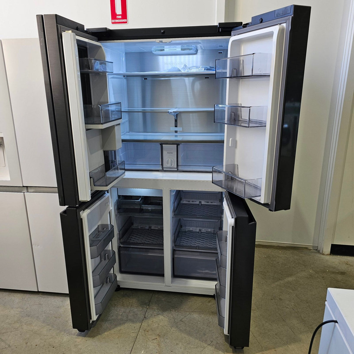 Samsung SRF9400BFH 636L AI Family Hub French Door Fridge – Black | As new condition image 2