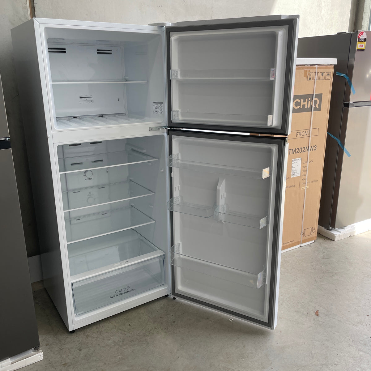 Hisense HRTF424 424L Top Mount Refrigerator – White, 4-Star Energy Rating
