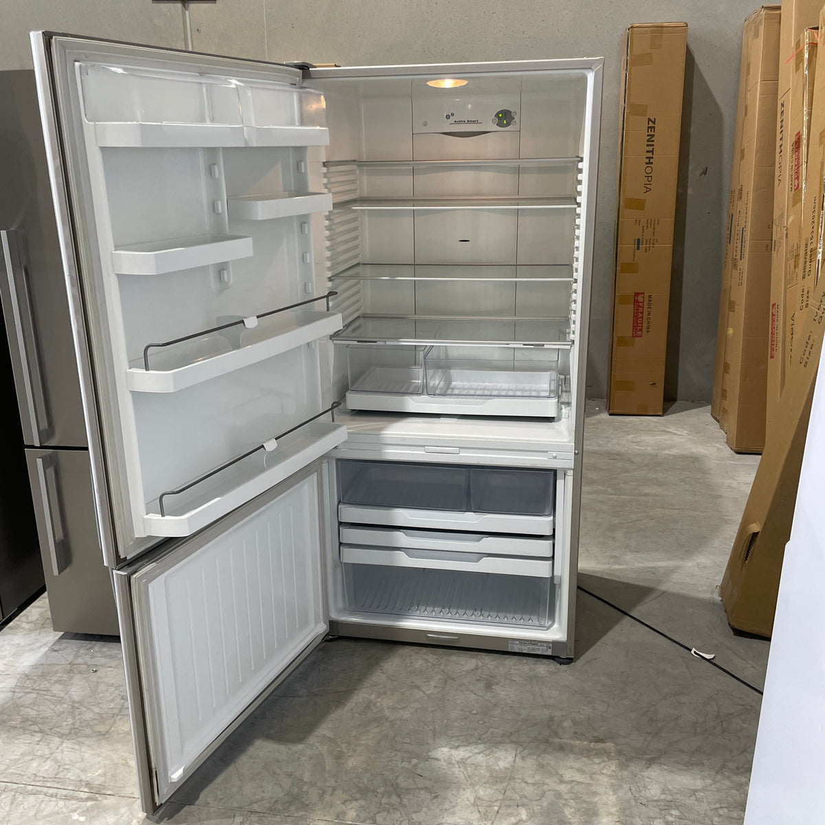 Fisher & Paykel 519L Bottom Mount Fridge E522BRE – ActiveSmart™, Frost Free & Humidity Control | Refurbished