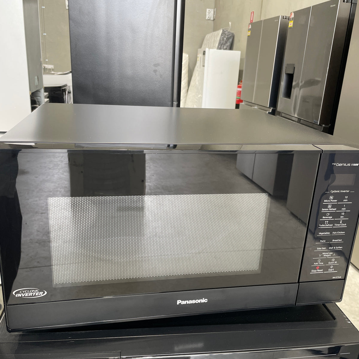 Panasonic NN-ST75LB 44L Cyclonic Inverter Microwave – 1100W, Auto Cook & Turbo Defrost | Brand New