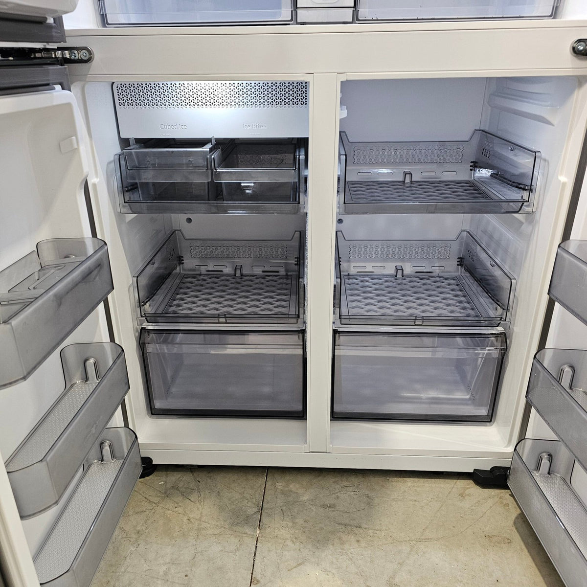 Samsung SRF9400BFH 636L AI Family Hub French Door Fridge – Black | As new condition image 3