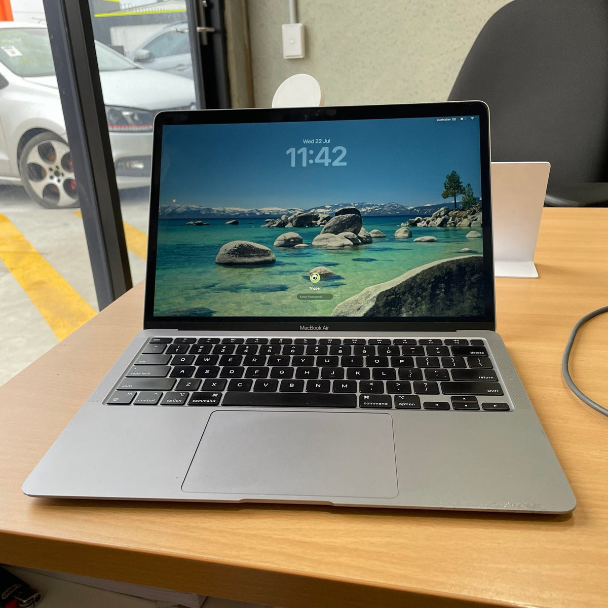 Apple MacBook Air 13-inch M1 2020 | 8GB RAM | 256GB SSD | Excellent Condition image 0