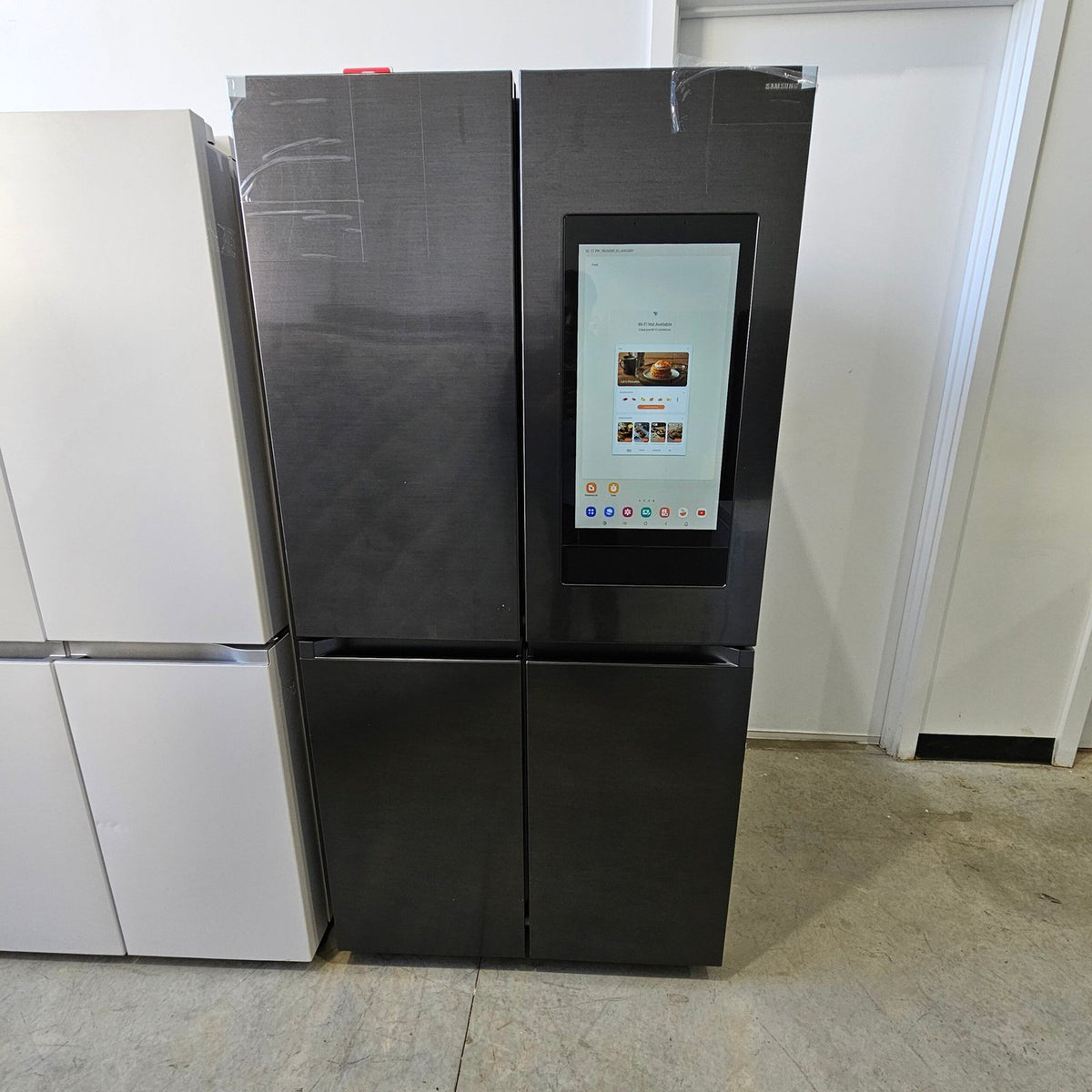 Samsung SRF9400BFH 636L AI Family Hub French Door Fridge – Black | As new condition image 4