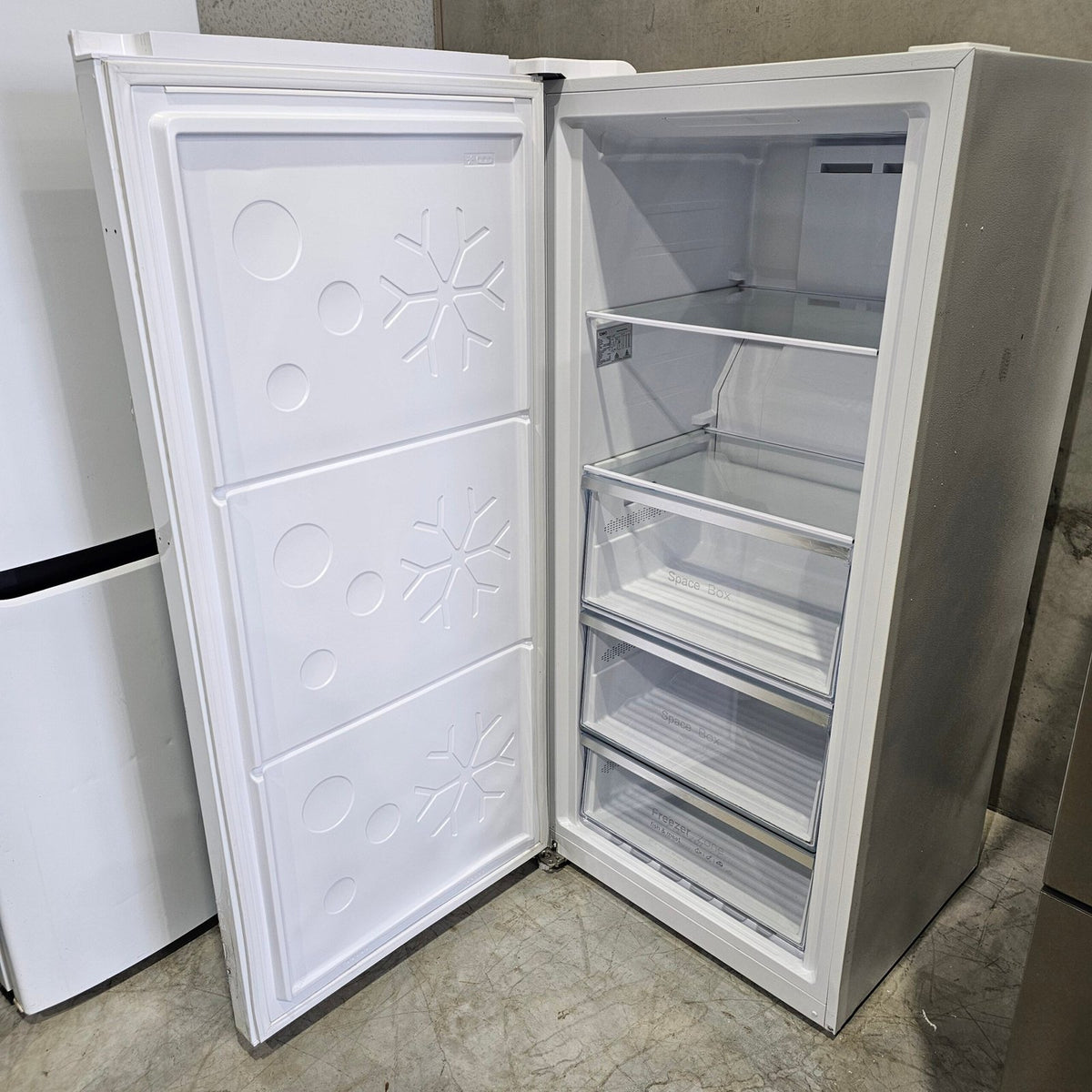 CHiQ CSH311NWL3 311L Hybrid Fridge Freezer – White | Refurbished | 6 Month Warranty image 3